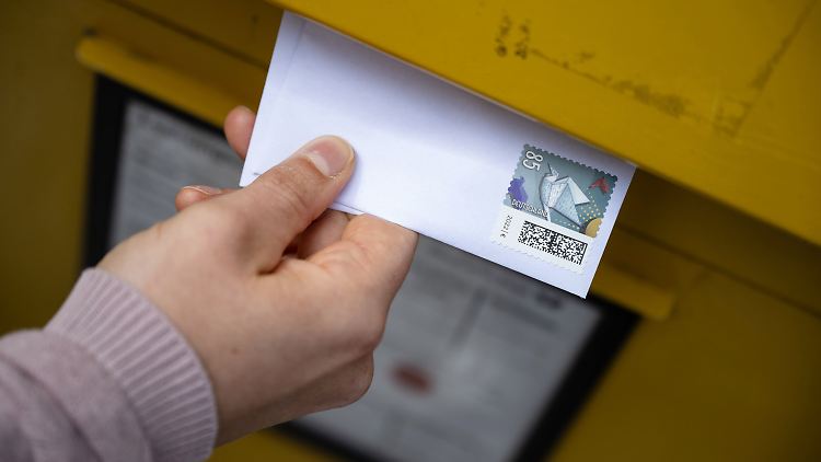 Das Postgesetz wird überarbeitet und der Zeitdruck beim Zusteller sinkt - das macht Brieftransportflüge durch Deutschland überflüssig.