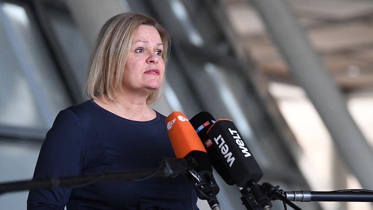 Bundesinnenministerin Nancy Faeser betont, wie wichtig mehr Transparenz "für das Vertrauen in unsere Demokratie" ist. 