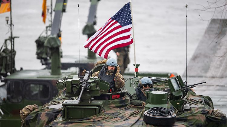 Mit der Übung "Dragon 24" trainierten NATO-Verbände kürzlich die Überquerung eines Flusses in Polen. 