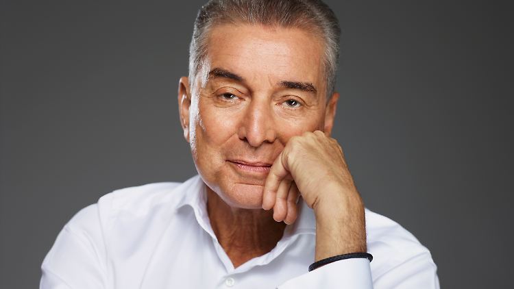 Mehr Antisemitismus führt nicht dazu, dass sich Michel Friedman hilflos oder deprimiert fühlt - im Gegenteil: Er ist bereit, sich noch mehr anzustrengen, um Vernunft und Zivilisation voranzutreiben.