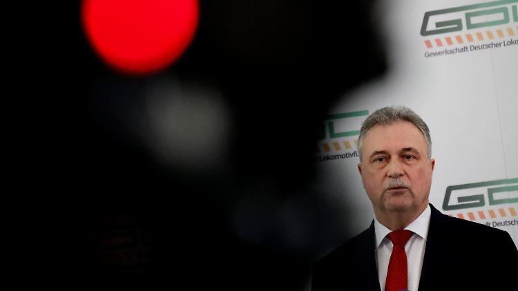 Soll zu den Spielregeln einer geregelten Tarifauseinandersetzung zurückkehren: GDL-Chef Weselsky muss sich inzwischen sogar von der SPD harte Vorwürfe anhören.