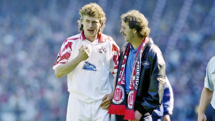 Toni Polster (links) wollte für Peter Neururer seine Frau wohl nur im Spaß verlassen.
