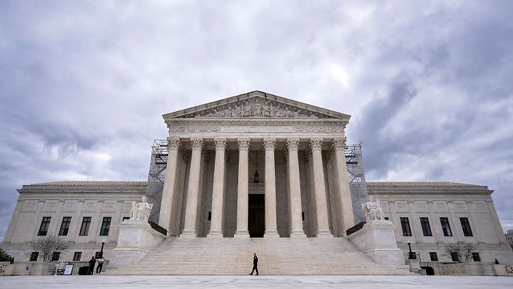 Das Oberste US-Gericht wird wohl erst im Juni entscheiden, ob Trump der Prozess gemacht werden kann. 