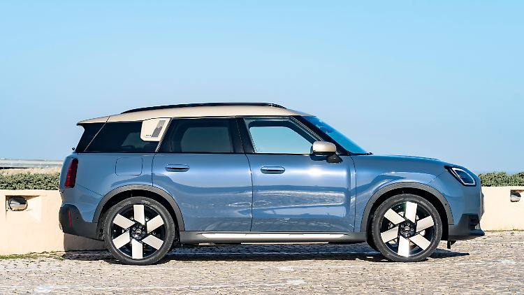 Die Dachlinie des Mini Countryman hat den typischen Knick.