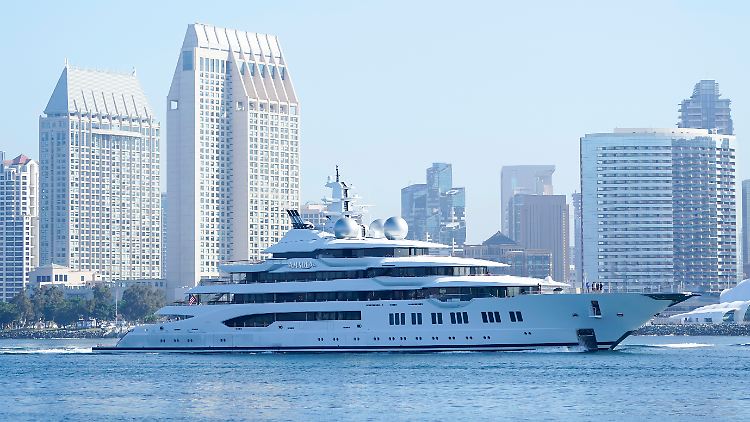 Die "Amadea" liegt in San Diego vor Anker und kostet 922.000 Dollar pro Monat.
