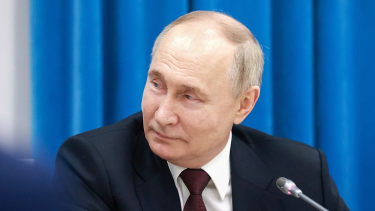 Kremlchef Putin ist in Russland seit mehr als 24 Jahren an der Macht. Kurz vor der Wahl hat er große soziale Versprechen gemacht.