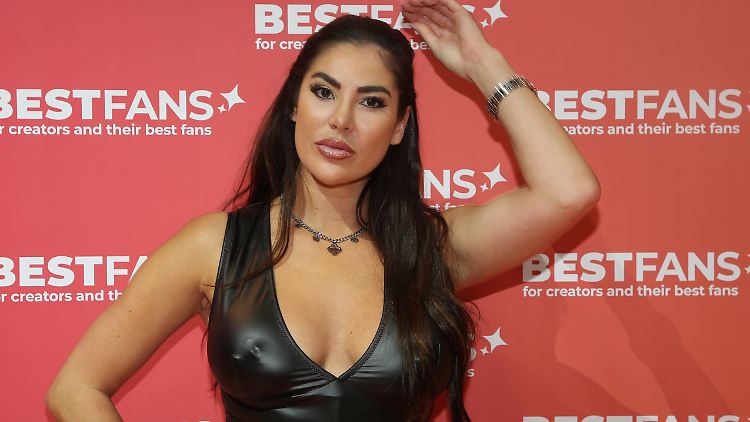 Reality-TV-Teilnehmerin Ricarda Raatz filmt ihren Opa - während dieser im Sterben liegt
