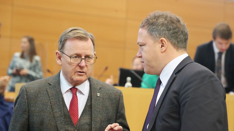 Thüringens Ministerpräsident Bodo Ramelow (l.) und der Vorsitzende der CDU Thüringen, Mario Voigt.