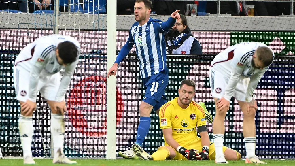 Der-Karlsruher-Budu-Siwsiwadse-M-bejubelt-seinen-Treffer-zum-3-1