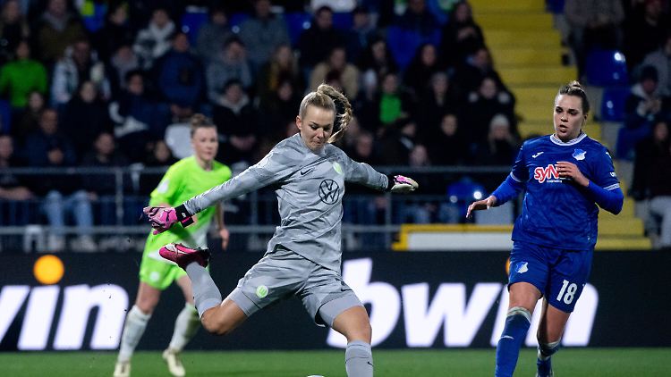 Merle Frohms will, dass der Fußball der Frauen einen anderen Weg geht.