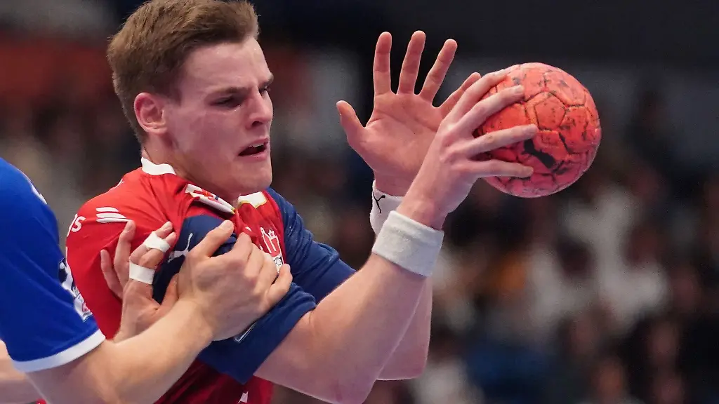 Hamburgs-Dominik-Axmann-in-Aktion