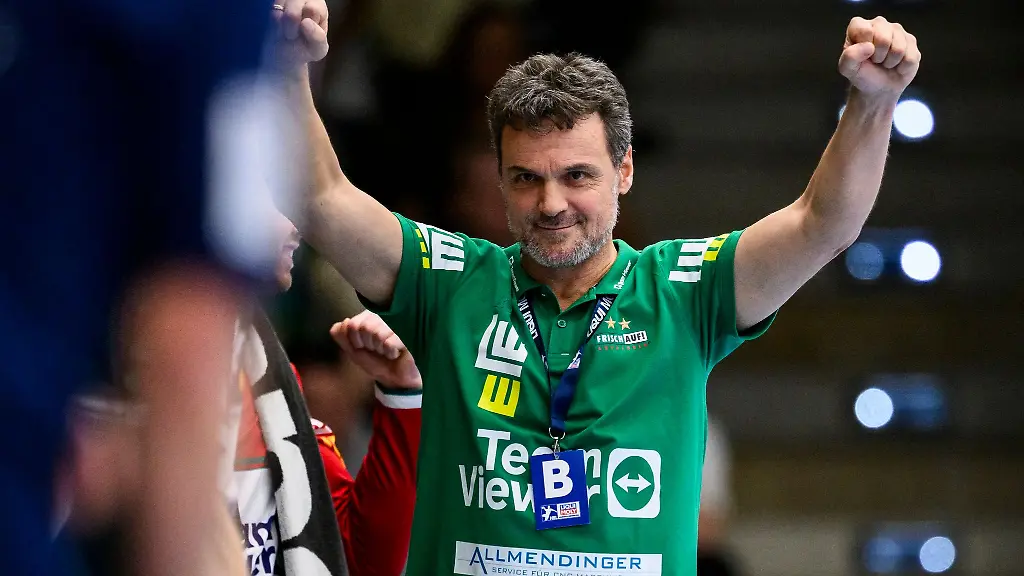 Goeppingens-Trainer-Markus-Baur-jubelt