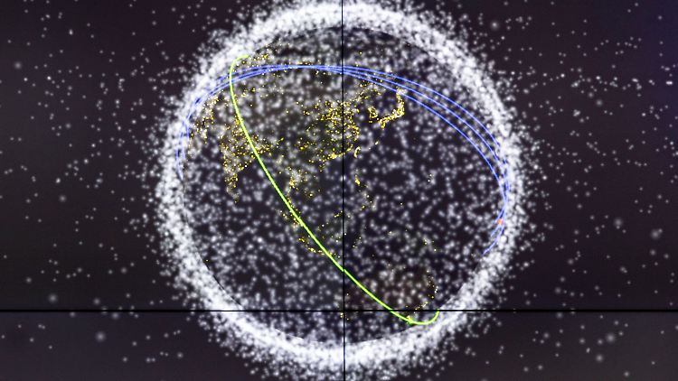 Die Flugbahn des ISS-Batteriepakets war genauestens beobachtet worden.