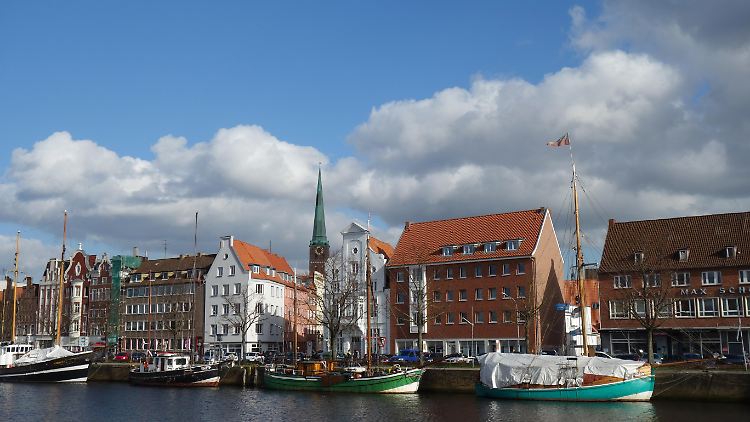 Altstadt Lübeck: Bereits 2015 sank ein Museumsschiff, das im Lübecker Hafen, nahe der Altstadt, festgemacht war.