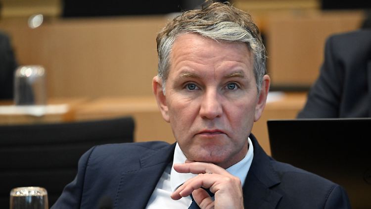 Es ist bereits das achte Mal, dass der Landtag Björn Höckes Immunität aufhebt, den der Verfassungsschutz als Rechtsextremisten einstuft.
