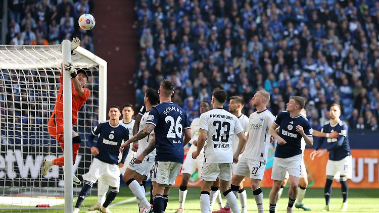 Enges Ding: Auf Schalke wechselte die Führung mehrfach.