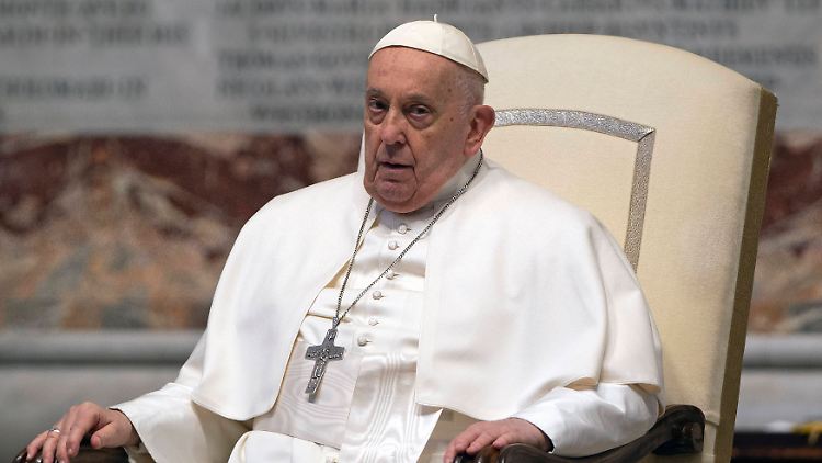 Papst Franziskus wirft die Frage auf, wie viele Tote es bei dem Krieg am Ende geben werde. 