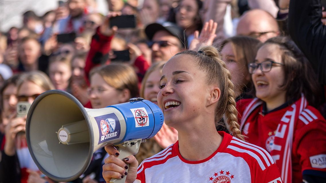 Nicht nur Giulia Gwinn hatte nach dem Sieg in Frankfurt gute Laune.