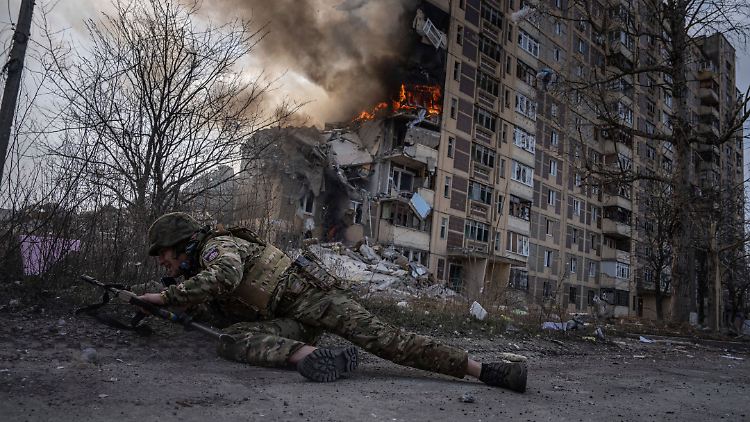 Der verstärkte Einsatz der Gleitbombe sei zuletzt in den Kämpfen um Awdijiwka registriert worden, sagt der ukrainische Luftwaffensprecher.