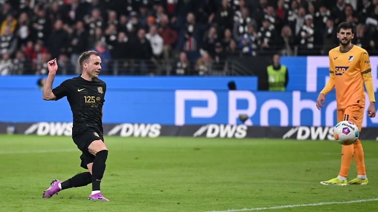 Mario Götze hat auch schon komplizierter Tore geschossen.