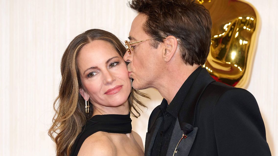 ... "Bester Nebendarsteller" Robert Downey Jr. mit Ehefrau Susan, ...