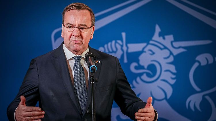 Nicht nur die Vertreter der Opposition haben Fragen an Boris Pistorius. 
