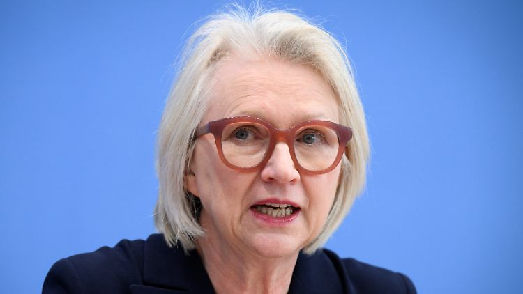 Will, dass die Deutschen einen Teil ihrer Rentenbeiträge am Kapitalmarkt investieren: Wirtschaftsweise Schnitzer.