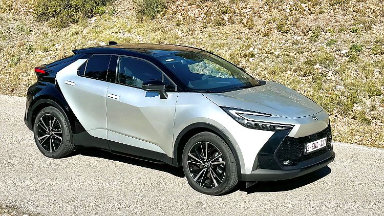 Zackige Frontscheinwerfer (LED) verleihen dem jungen Toyota etwas Dynamisches.