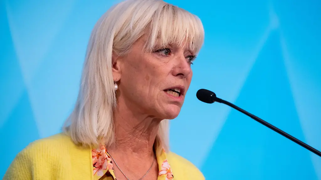 Carolina-Trautner-CSU-Sozialministerin-von-Bayern-nimmt-nach-einer-Sitzung-des-bayerischen-Kabinetts-an-einer-Pressekonferenz-teil