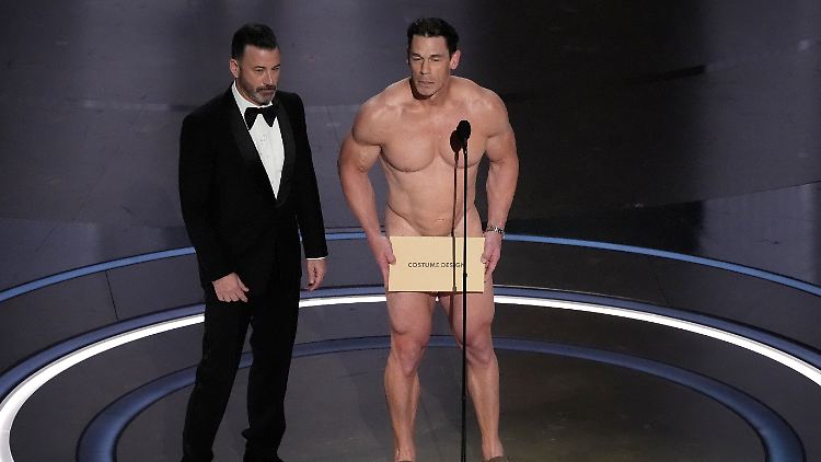 John Cena lässt bei den Oscars alle Hüllen fallen.