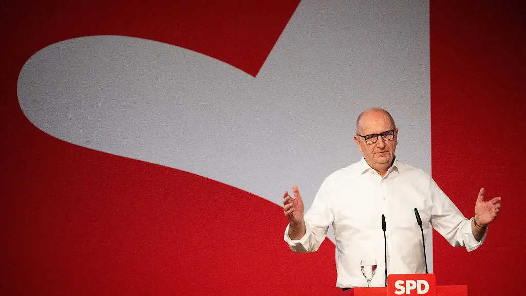 Brandenburgs-Ministerpraesident-und-SPD-Landesvorsitzender-Dietmar-Woidke