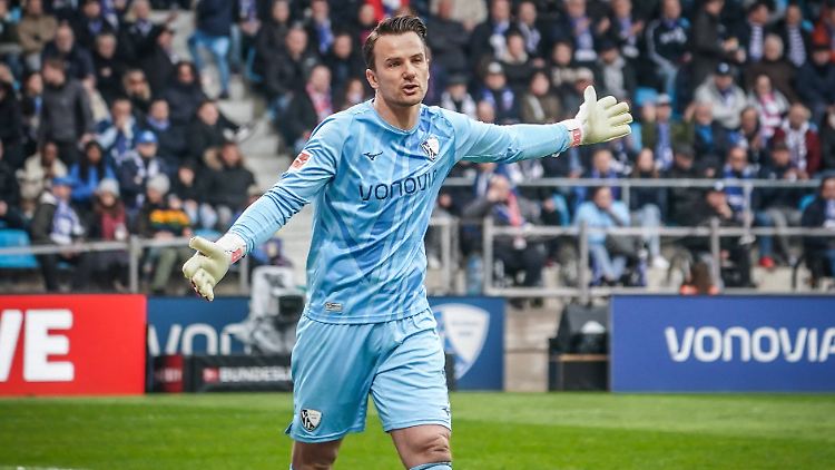 Manuel Riemann kann das Glück für den VfL Bochum festhalten.