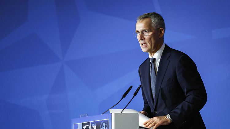 Stoltenberg erinnert an das in der UN-Charta verankerte Recht auf Selbstverteidigung.