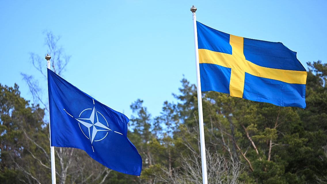 Die schwedische Fahne weht nun auch bei der NATO in Brüssel.
