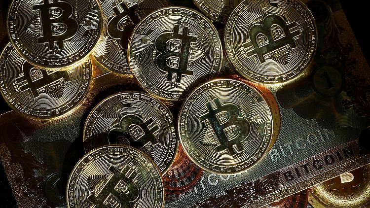 Sämtliche Bitcoins sollen erstmals mehr als umgerechnet 1,3 Billionen Euro wert sein.