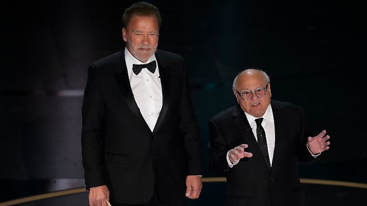 Ungleiche "Zwillinge": Schwarzenegger und DeVito wieder vereint bei den Oscars.