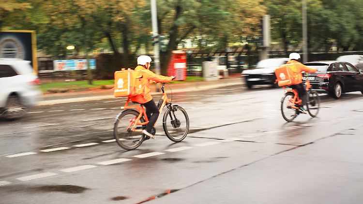 Millionen von Plattform-Beschäftigten könnten dem Vorschlag nach wie Angestellte eingestuft werden