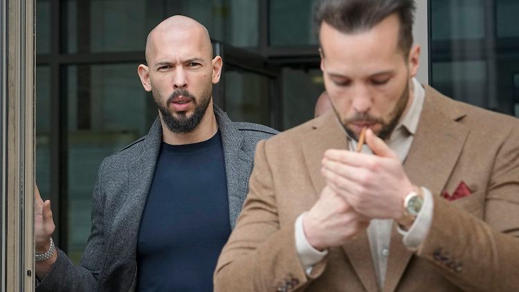 Dem für frauenverachtende Sprüche bekannten Influencer Andrew Tate (l.) und seinem Bruder Tristan wird Menschenhandel vorgeworfen.