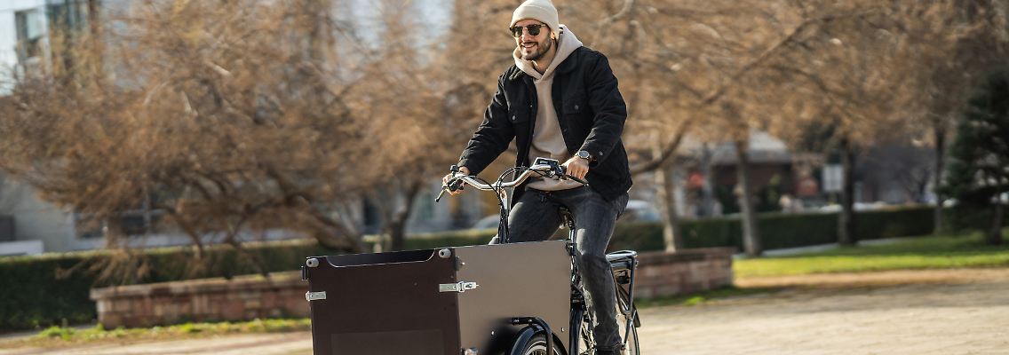 Lastenräder und E-Bikes können in vielen Situationen das Auto mittlerweile ersetzen. Doch welches Rad passt wann am besten?