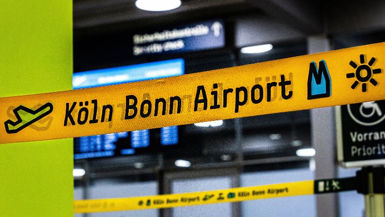 Bei einer ersten Warnstreikwelle am 1. Februar an elf größeren Flughäfen waren nach Schätzungen des Flughafenverbands ADV rund 1100 Flüge ausgefallen.