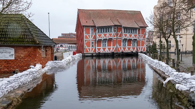 Aufgrund deutlich erhöhter Temperaturen und vermehrten Sturmfluten, ist der Klimawandel laut BSH an der Nord- und Ostsee deutlich spürbar.