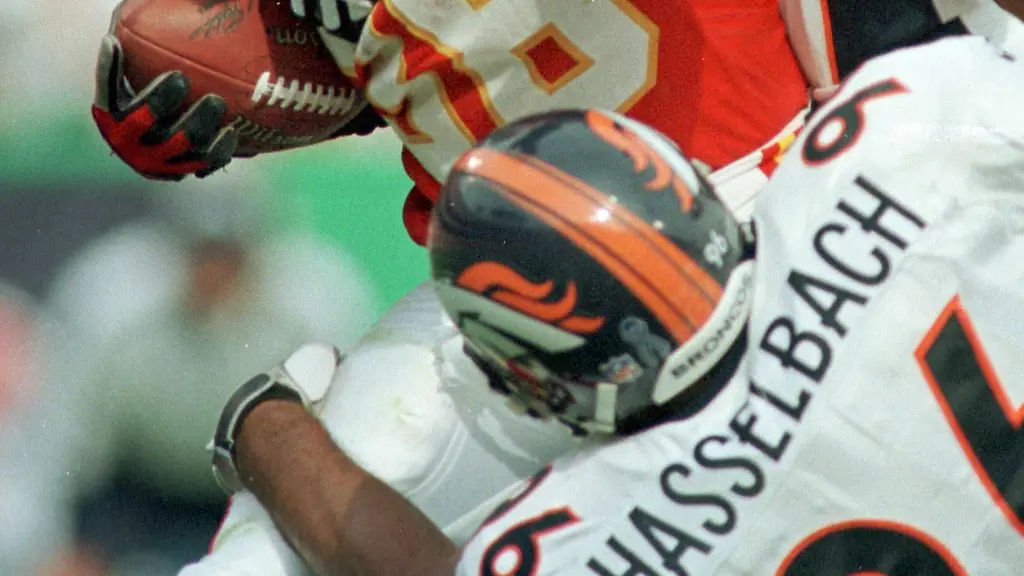 1999-09-19T120000Z-1824942135-RP1DRILSLWAA-RTRMADP-3-SPORT-NFL