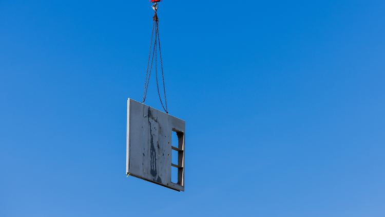 In der Schwebe: Der Wohungsbau erlebt trotz des hohen Bedarfs einen dramatischen Einbruch.