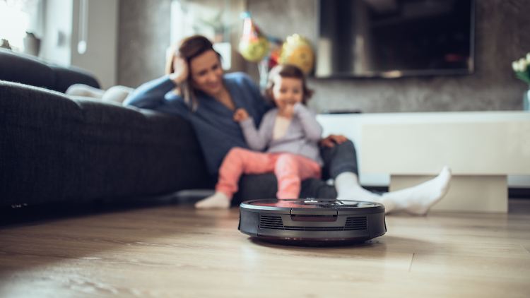 Mit Mopp und Eimer durch die Wohnung ziehen, um die Böden zu reinigen, muss schon lang nicht mehr sein. Aber wo stoßen Wischroboter und Co. an ihre Grenzen?