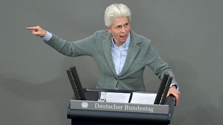 FDP-Verteidigunsexpertin Marie-Agnes Strack-Zimmermann heute im Bundestag.