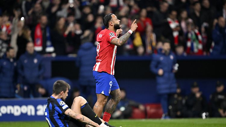Memphis Depay freut sich.
