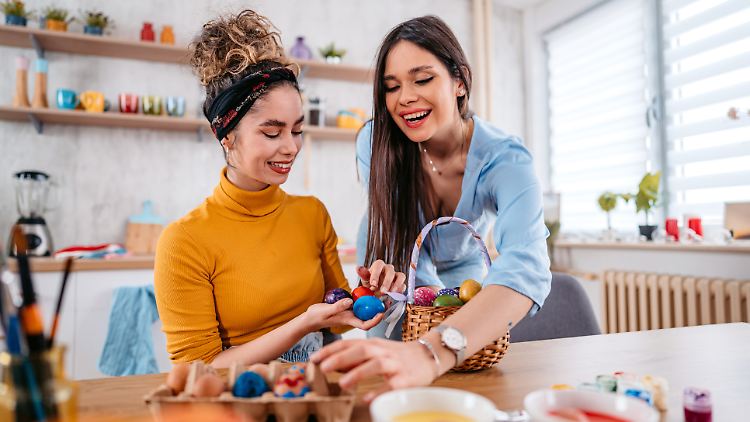 Ostergeschenke für sie: Darüber freuen sich Frauen im Osternest.