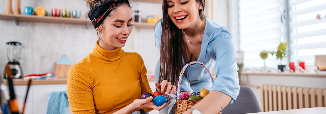 Ostergeschenke für Sie: Darüber freuen sich Frauen im Osternest.