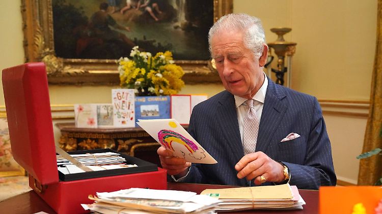 Sorge um König Charles' Krankenakte.