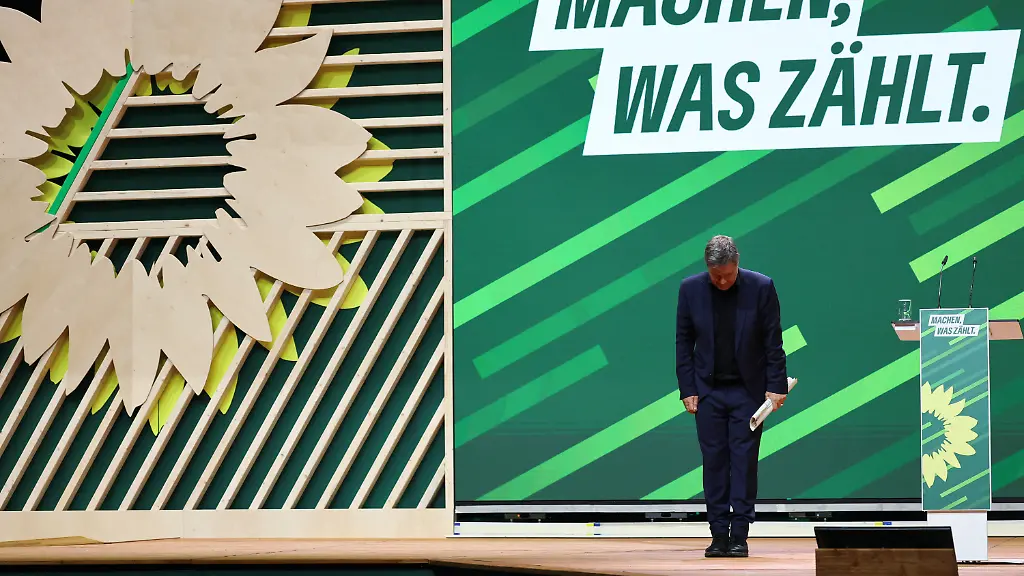 2023-11-23T195016Z-1577307651-RC26J4AXMBXS-RTRMADP-3-GERMANY-POLITICS-GREENS-PARTY